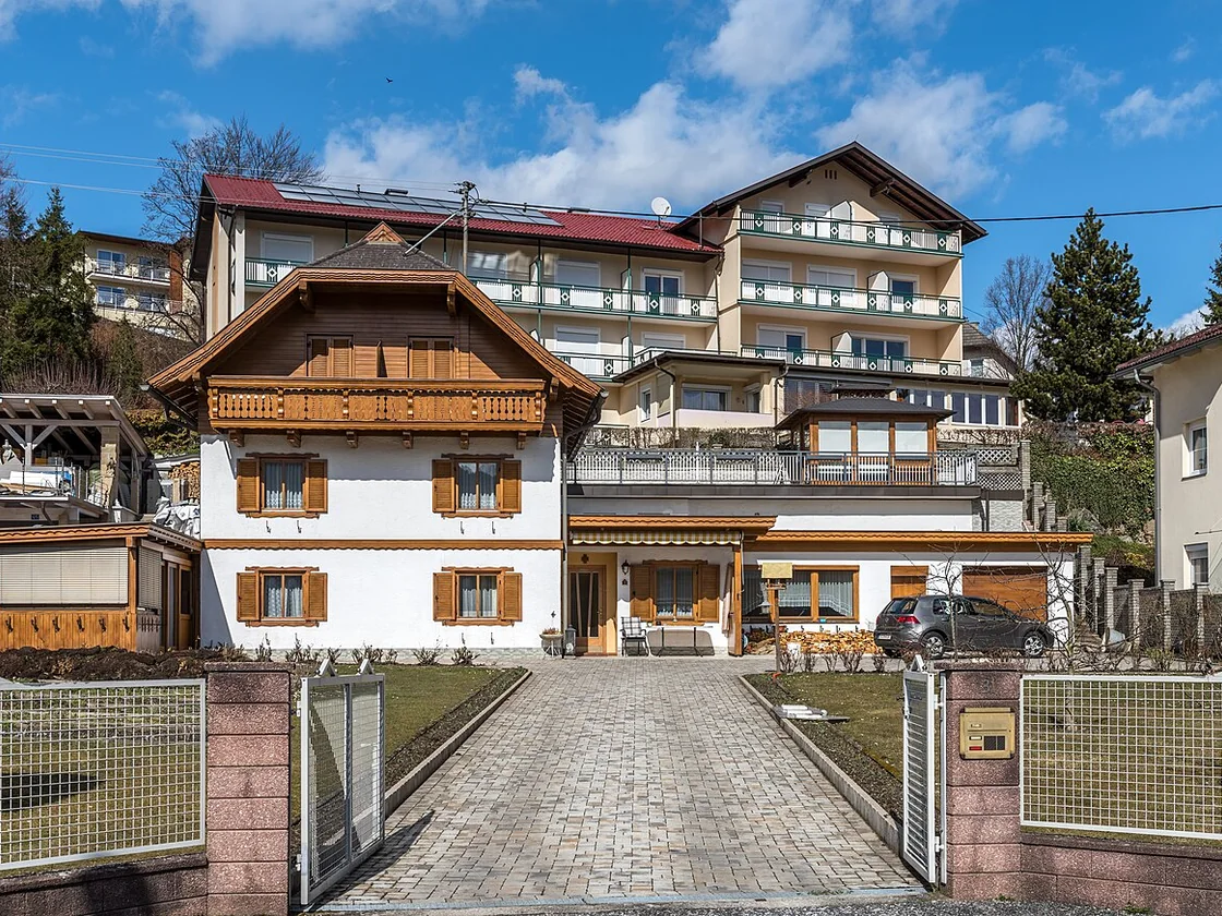 Österreichisches Wohnhausensemble mit unterschiedlichen Haus- und Wohnformen